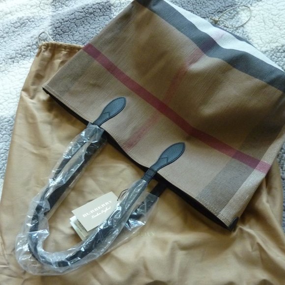 BURBERRY Medium Doodle Canvas Logo Tote Bag - Picture 7 of 15